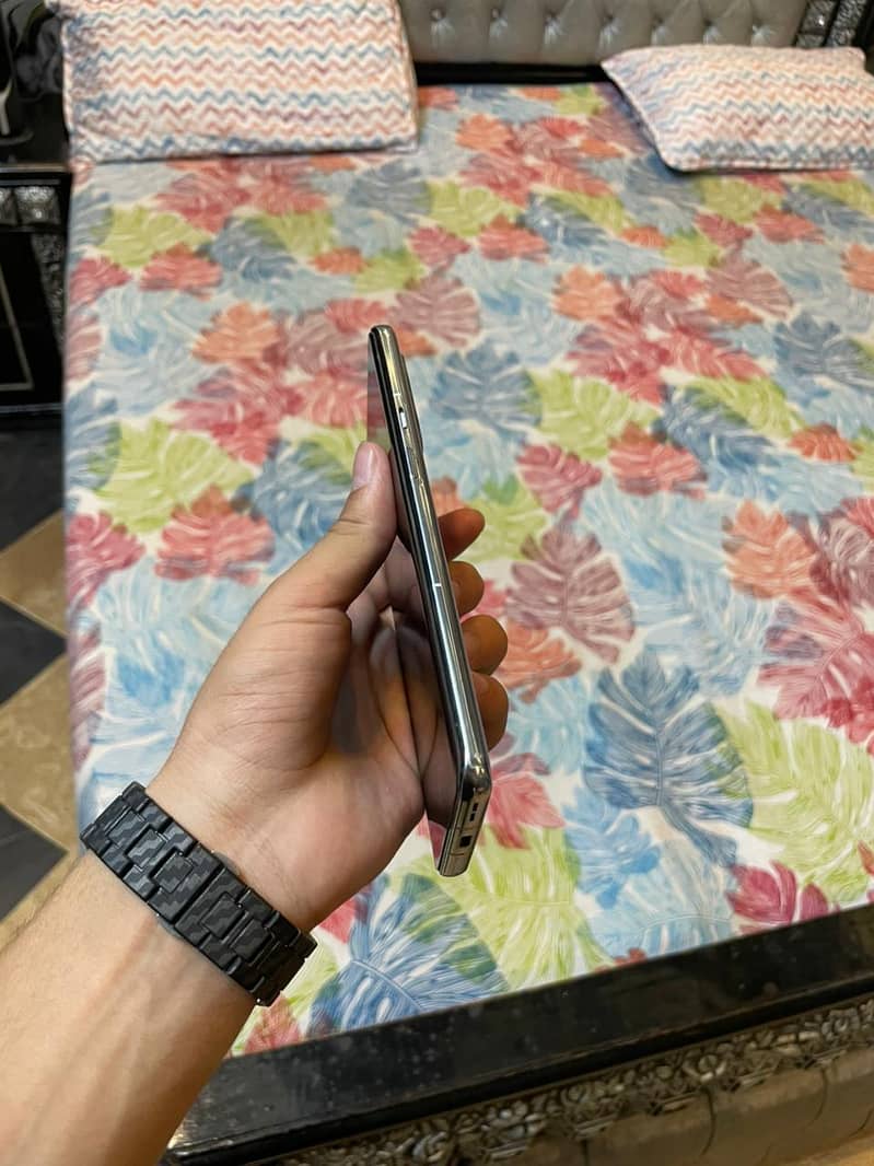 One Plus 9 Pro 6