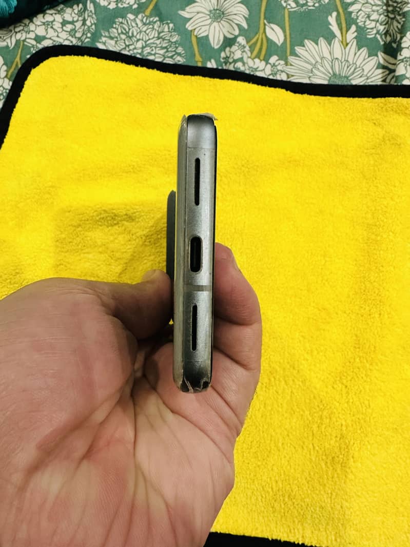 Google Pixel 8 4