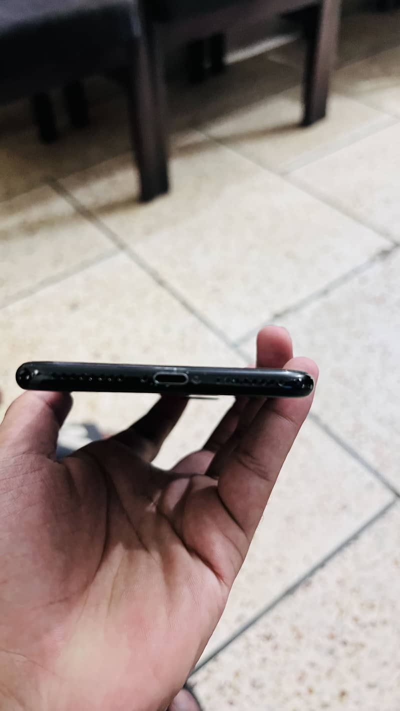 Apple iPhone 7 Plus 0