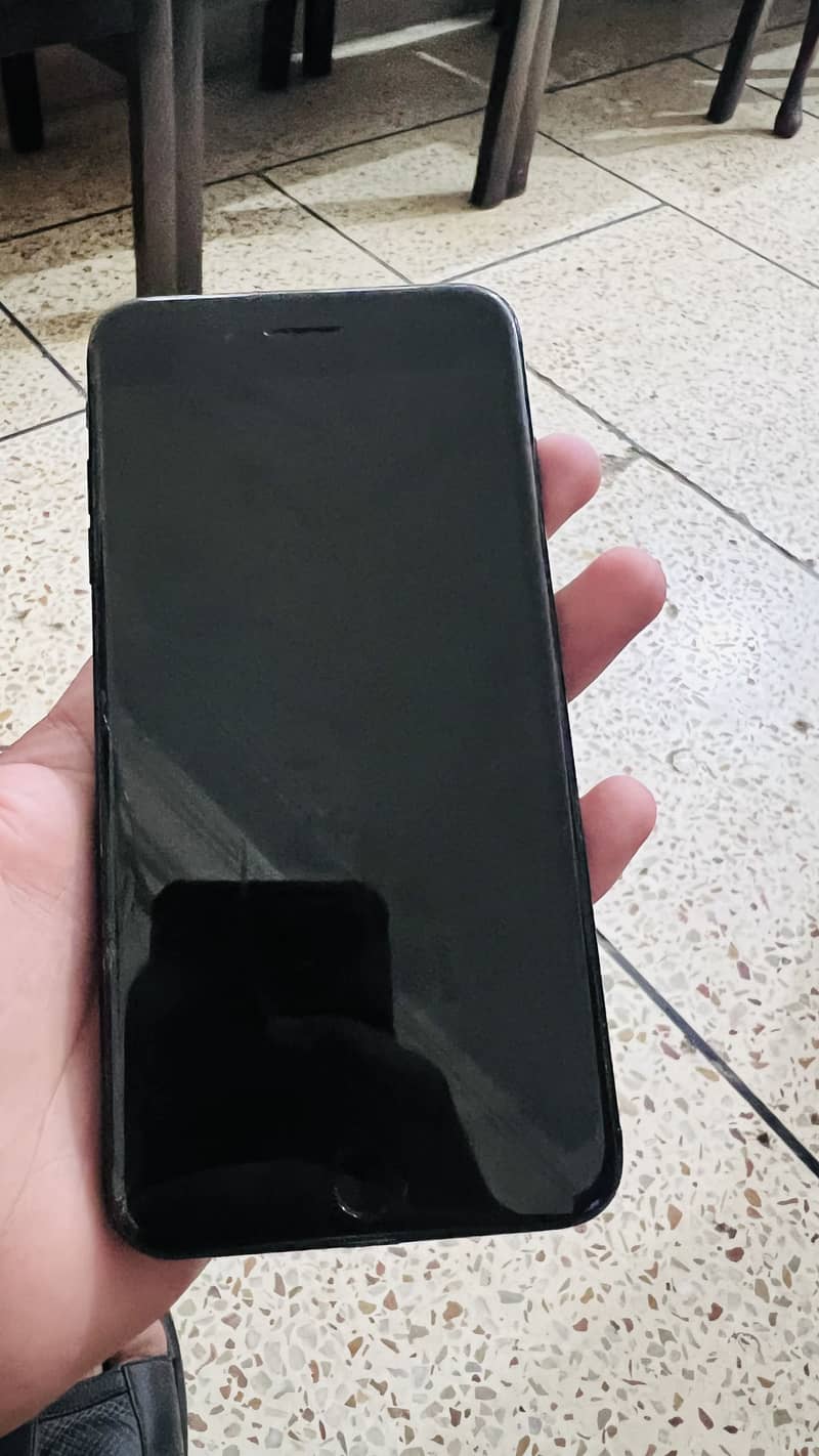 Apple iPhone 7 Plus 1