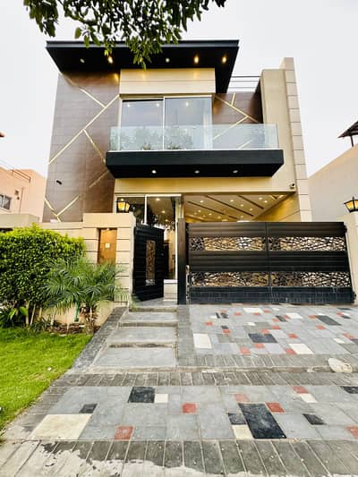 5 MARLA BRAND NEW HOUSE AVAILABLE FOR SALE IN DHA 9 TOWN IN REASONABLE PRICE