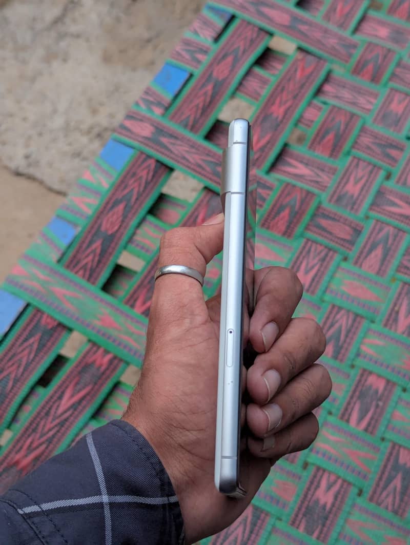 Google Pixel 7 4