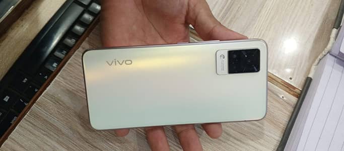 Vivo V21