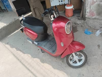 Yadea M3 Scooty