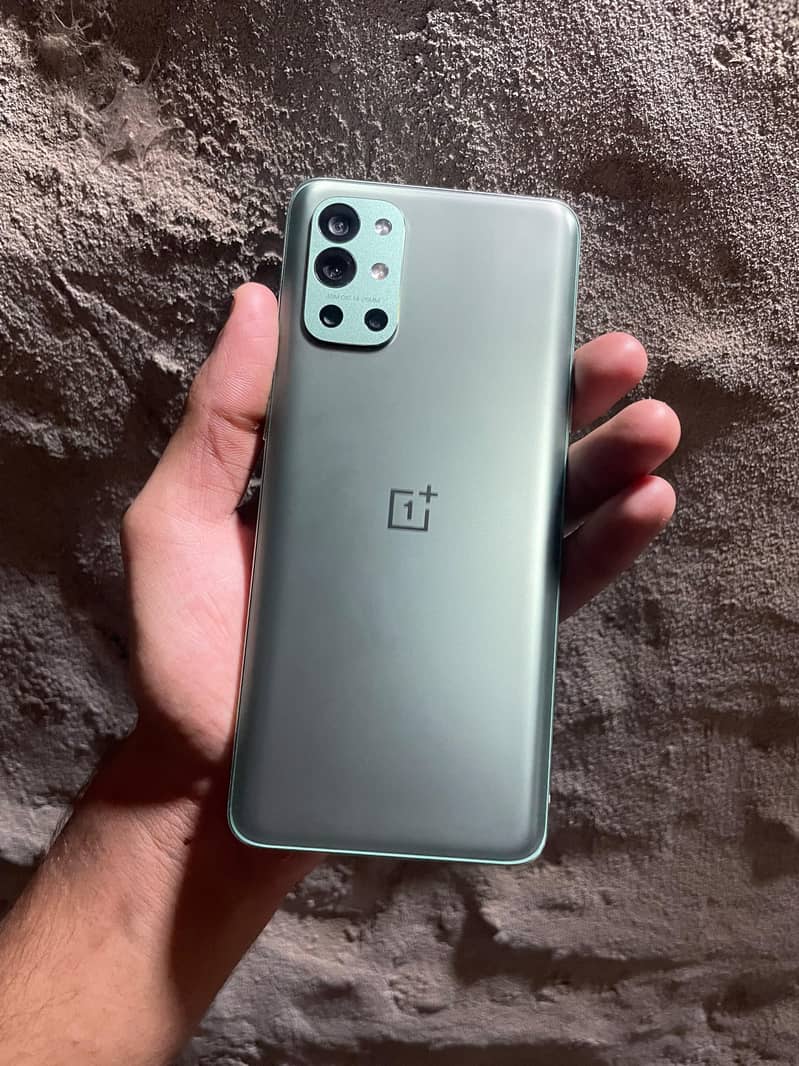 One Plus 9R 1