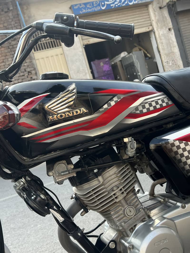 Honda 125 2023 end November black 1