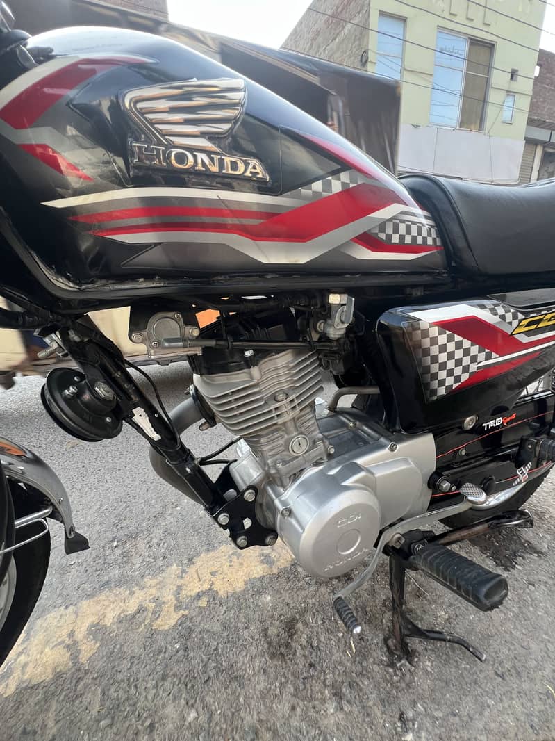 Honda 125 2023 end November black 4