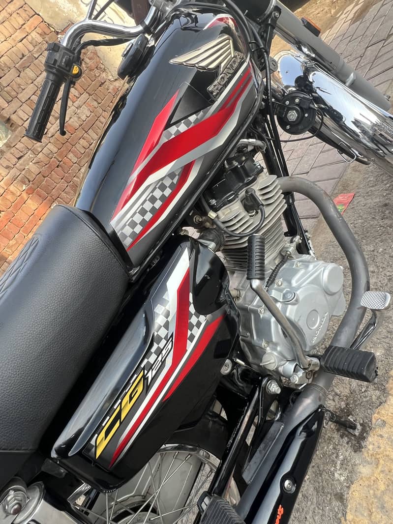 Honda 125 2023 end November black 5