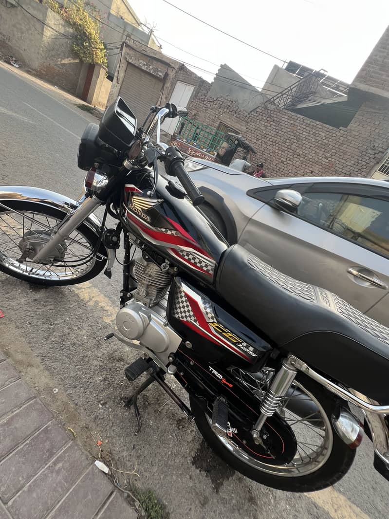 Honda 125 2023 end November black 6