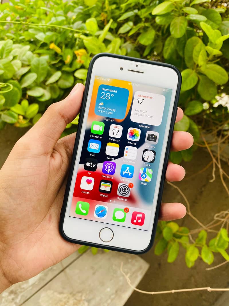 Apple iPhone 7 0