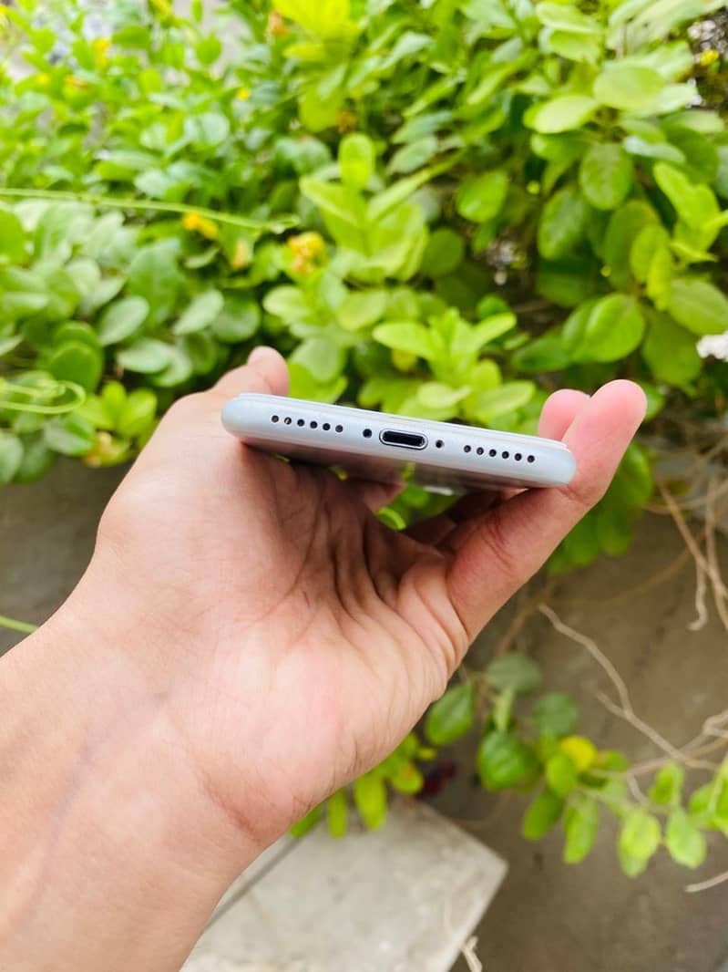 Apple iPhone 7 2
