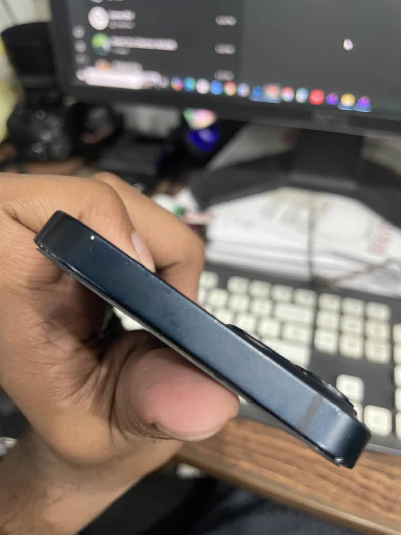 Apple iPhone 13 2