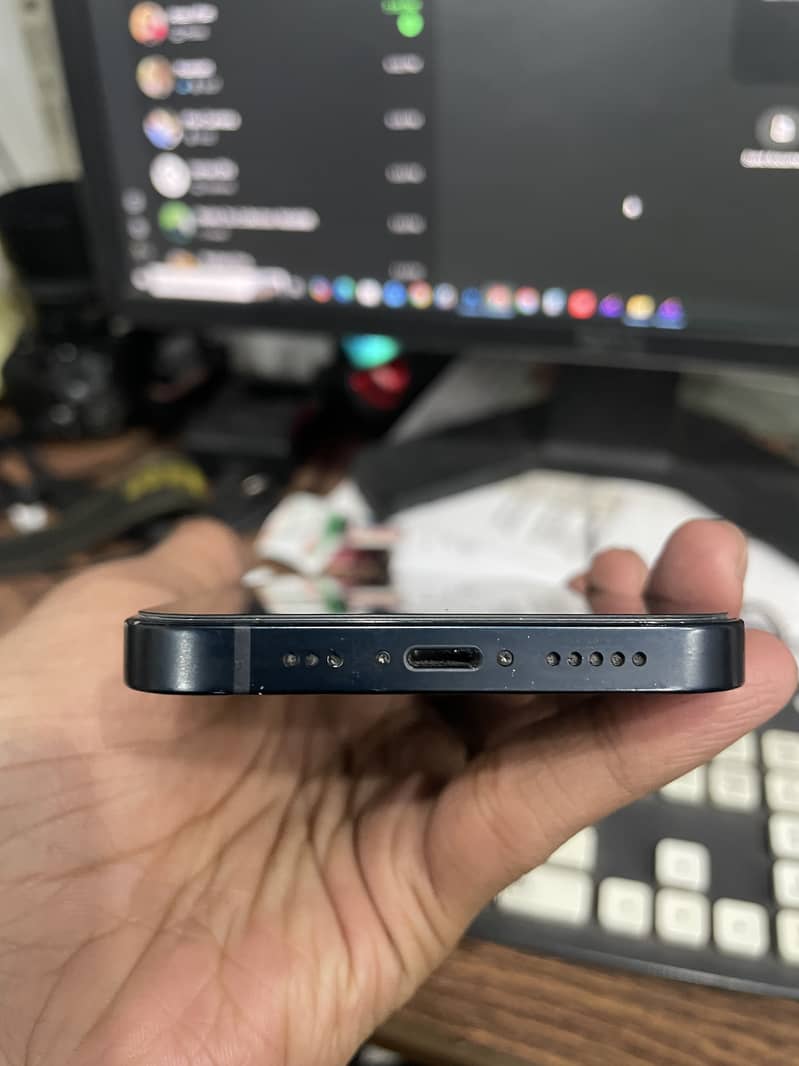Apple iPhone 13 4