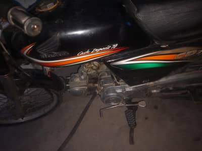 Honda CD sale kar raha hun 2016 model. 03453575368