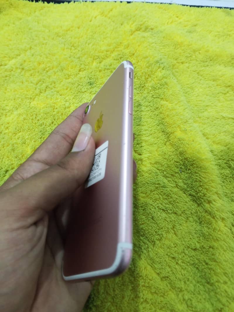 Apple iPhone 7 2
