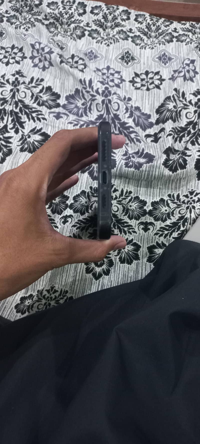 Apple iPhone 15 plus 3