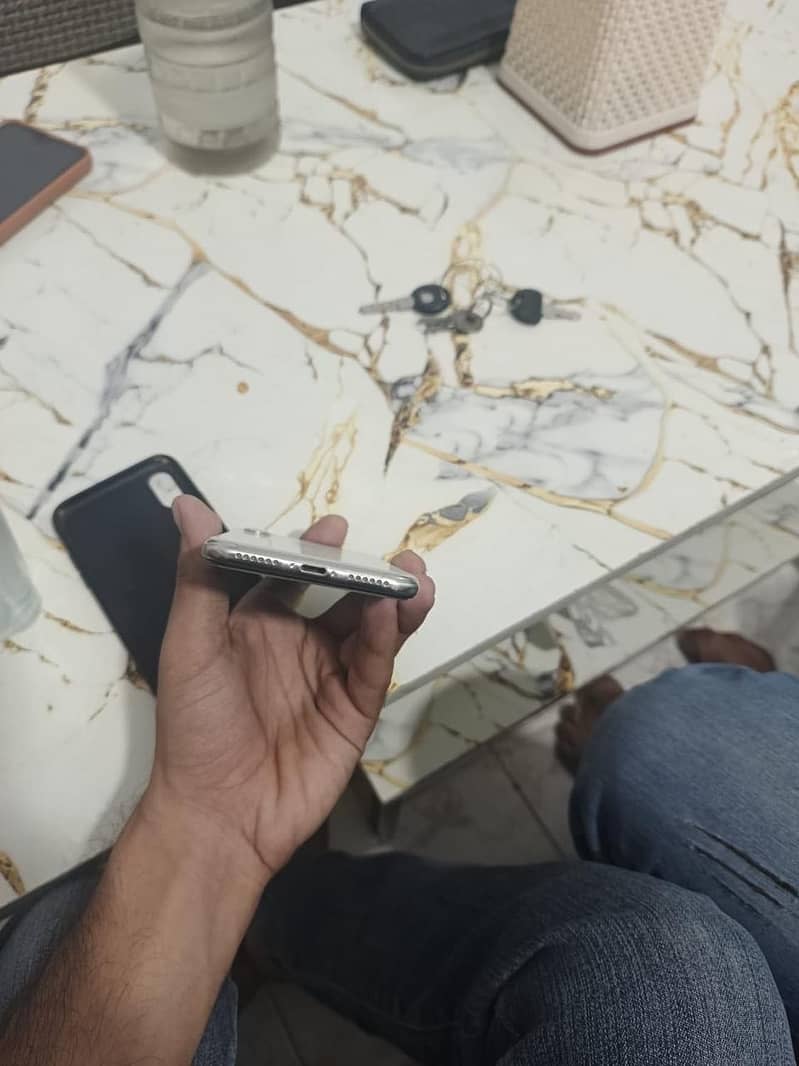 Apple iPhone X 3
