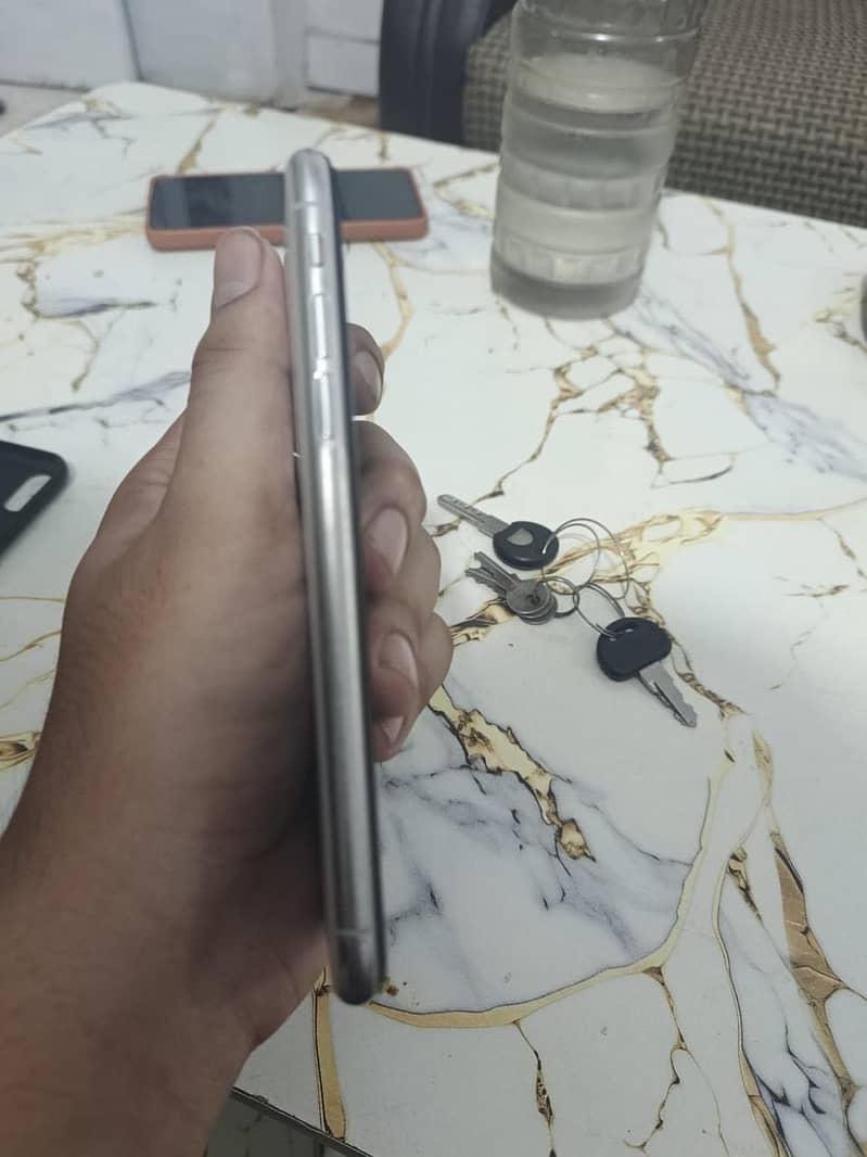 Apple iPhone X 5