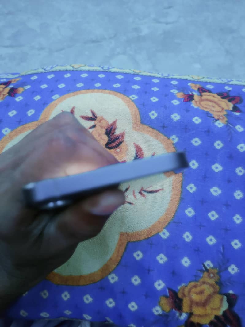 Apple iPhone 12 3