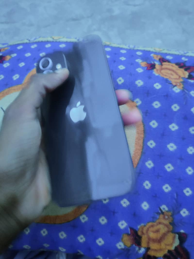 Apple iPhone 12 4
