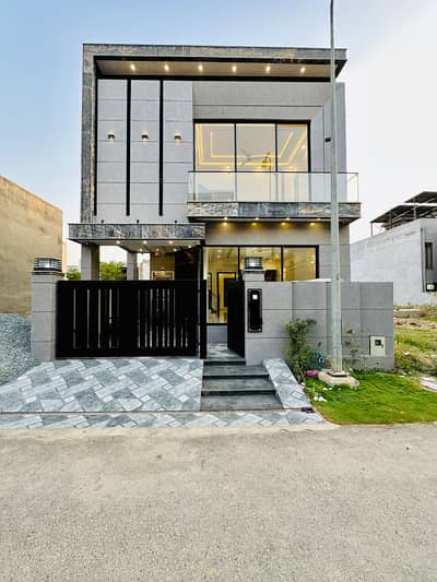 5 MARLA BRAND NEW HOUSE AVAILABLE FOR SALE IN DHA 9 TOWN IN REASONABLE PRICE