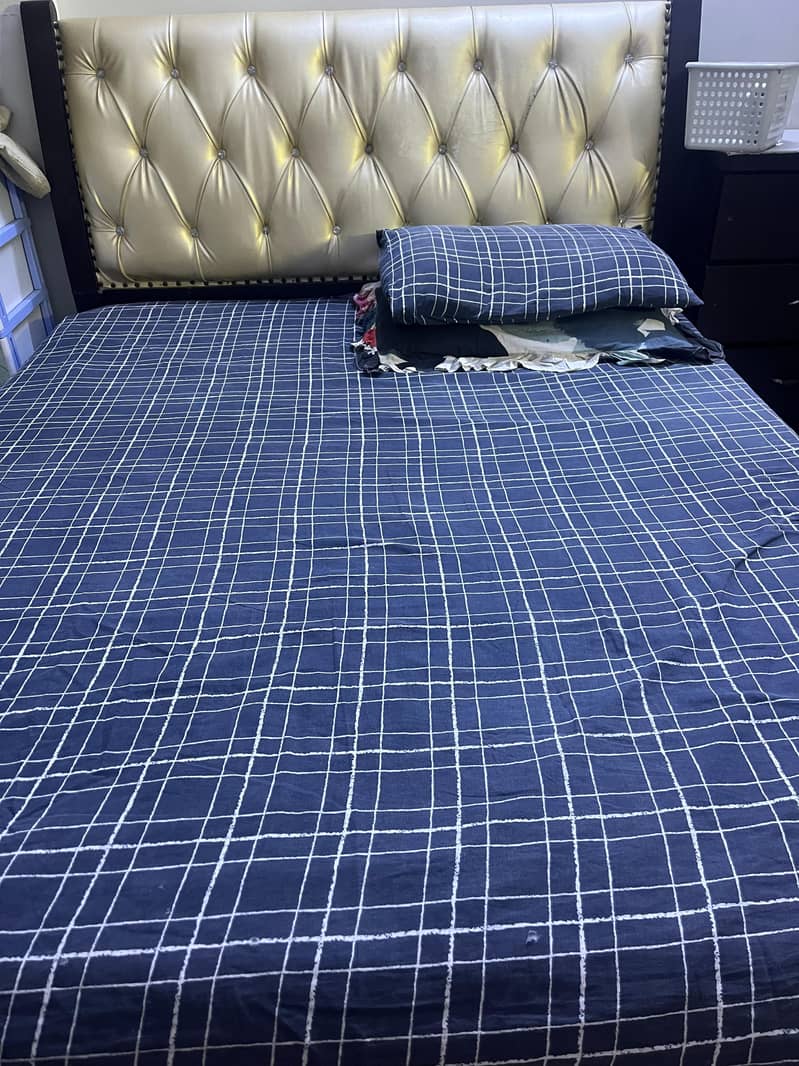 queen bed 0