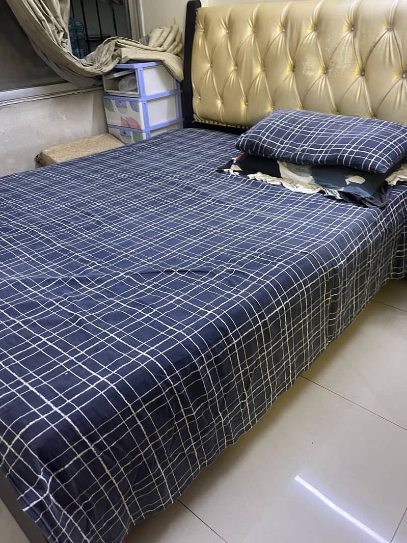 queen bed 1
