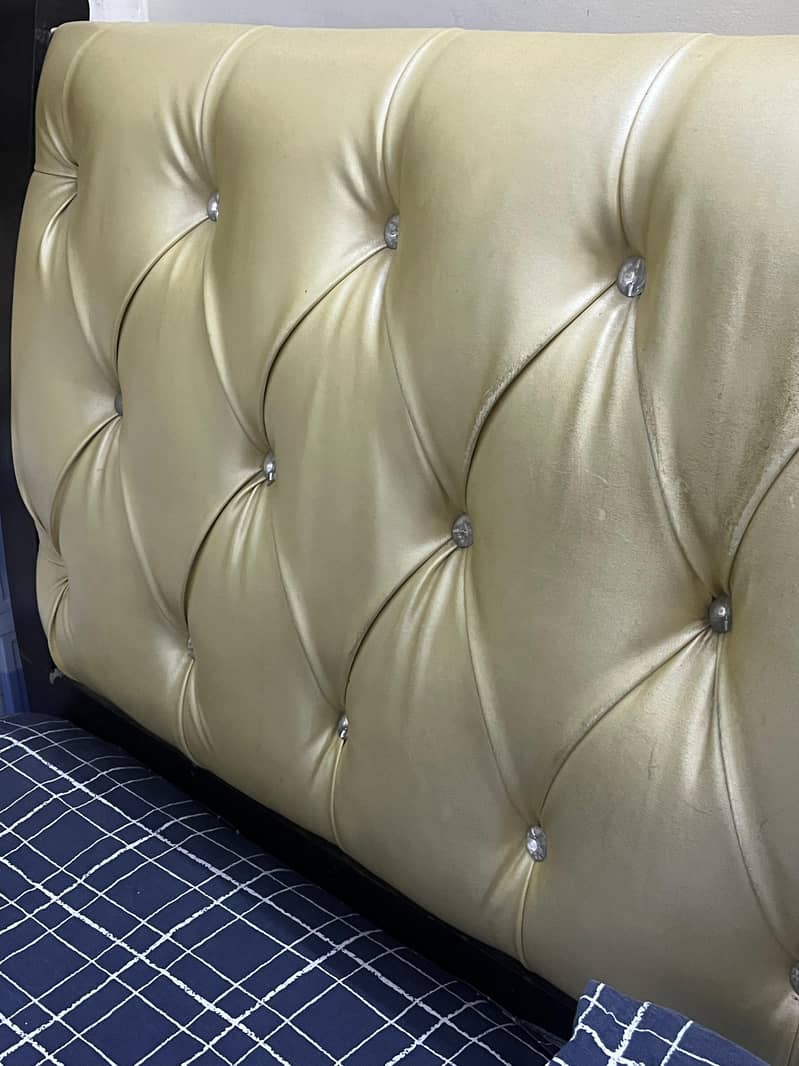 queen bed 2