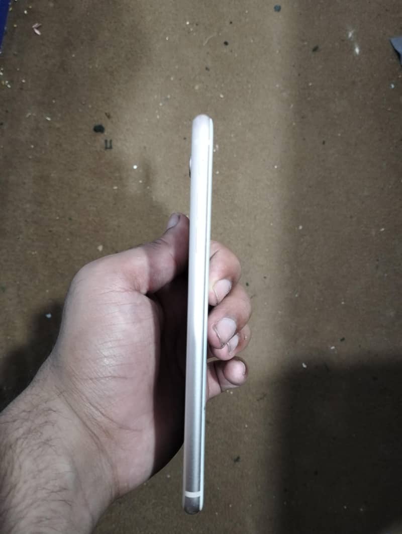 Apple iPhone 8 Plus 1