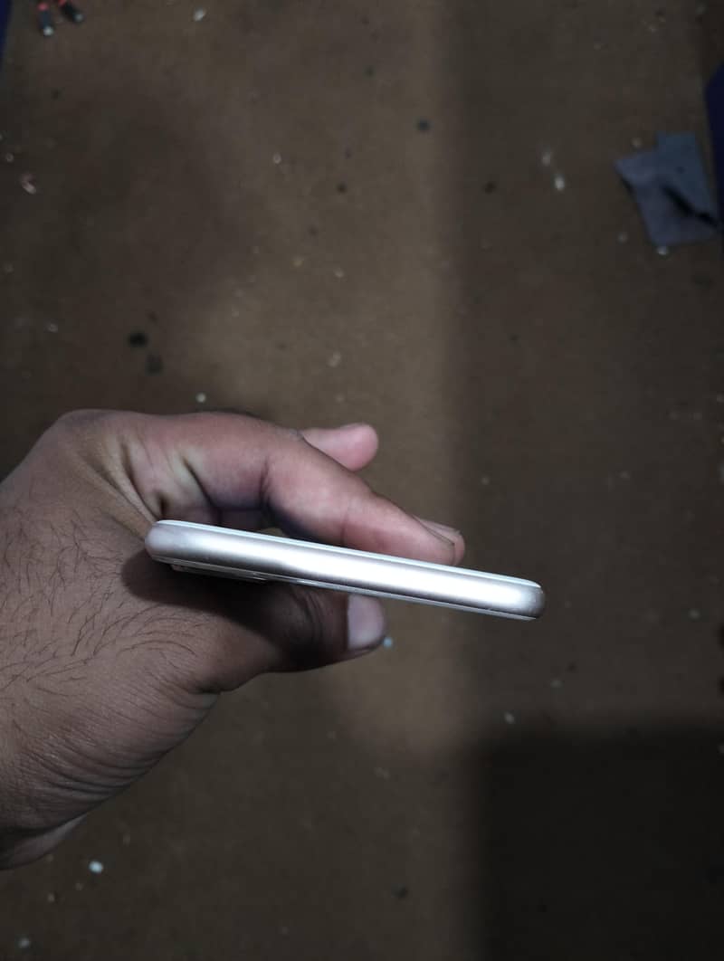 Apple iPhone 8 Plus 4