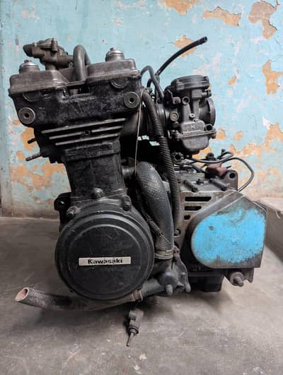 Kawasaki GPZ 400R Ninja  dubai import Engine
