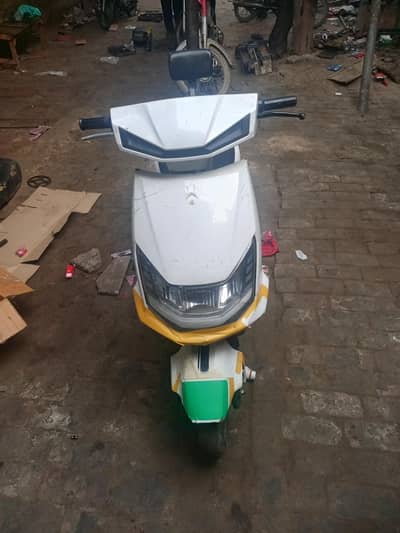 crown EV  janoon road king sacoti