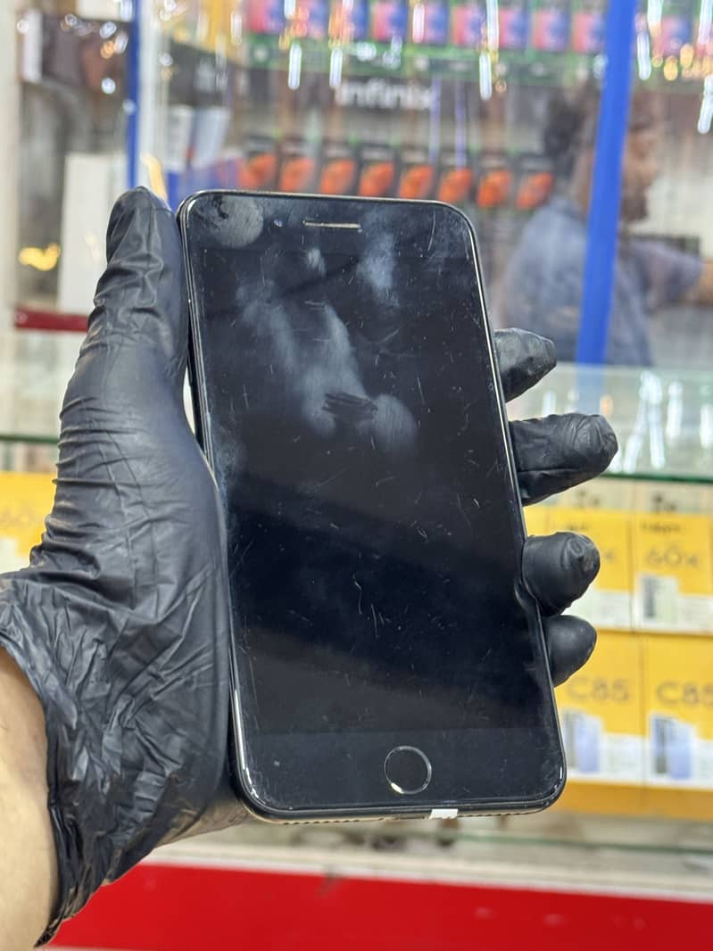 Apple iPhone 7 Plus 3