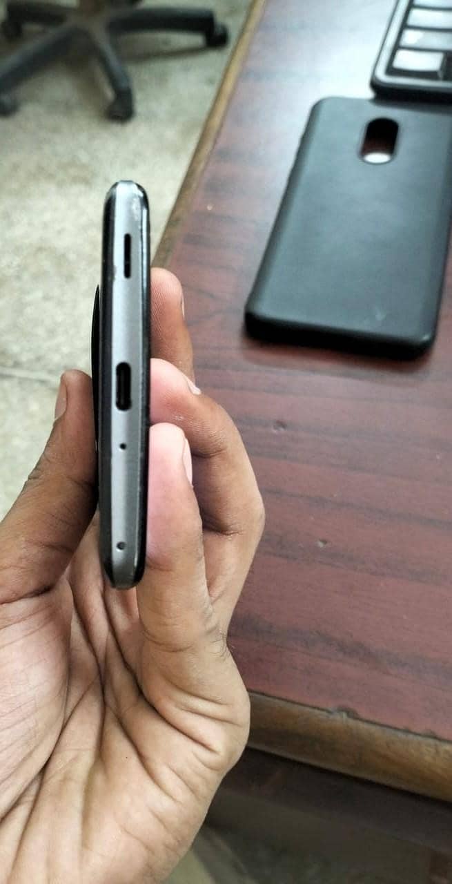 Sharp Aquos Zero 2 0