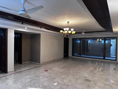32 MARLA 7 BEDROOM HOUSE AVAILABLE FOR RENT