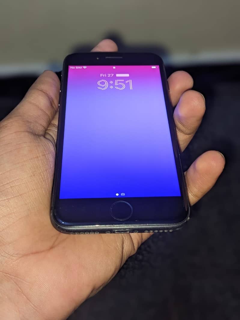 Apple iPhone 8 3