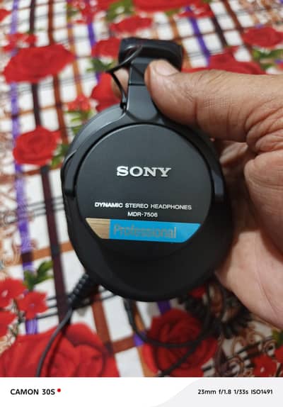 Sony MDR 7506 Professional Studio Monitor Headphones