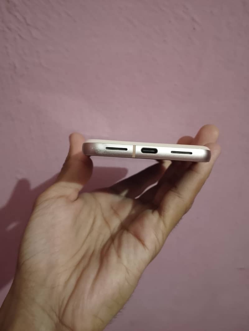 Google Pixel 8 4