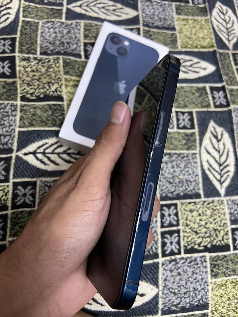 Apple iPhone 13 5