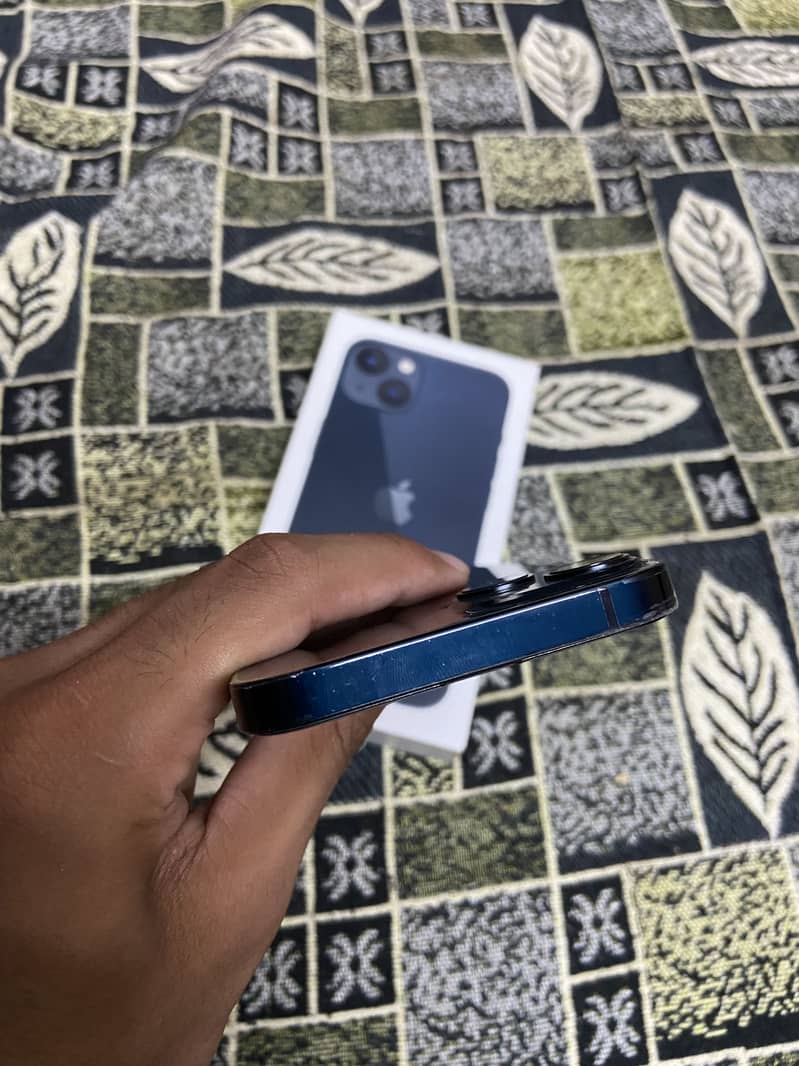 Apple iPhone 13 7
