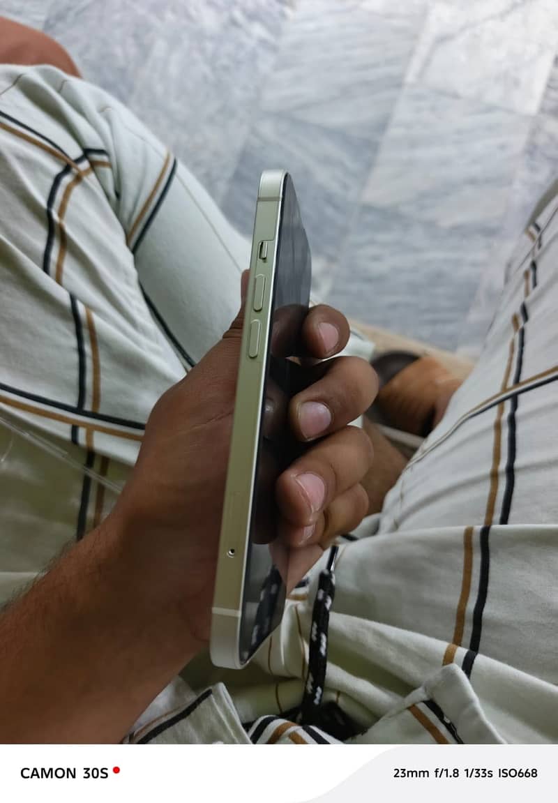 Apple iPhone 13 3
