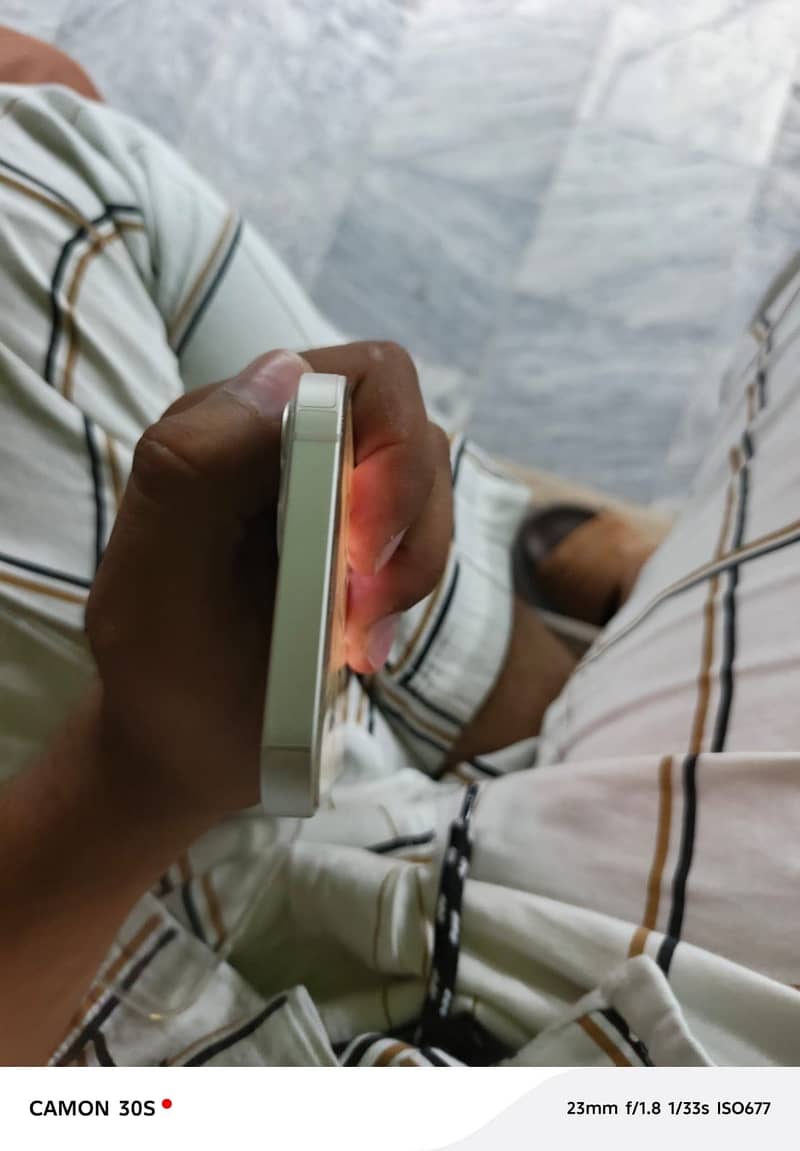 Apple iPhone 13 4