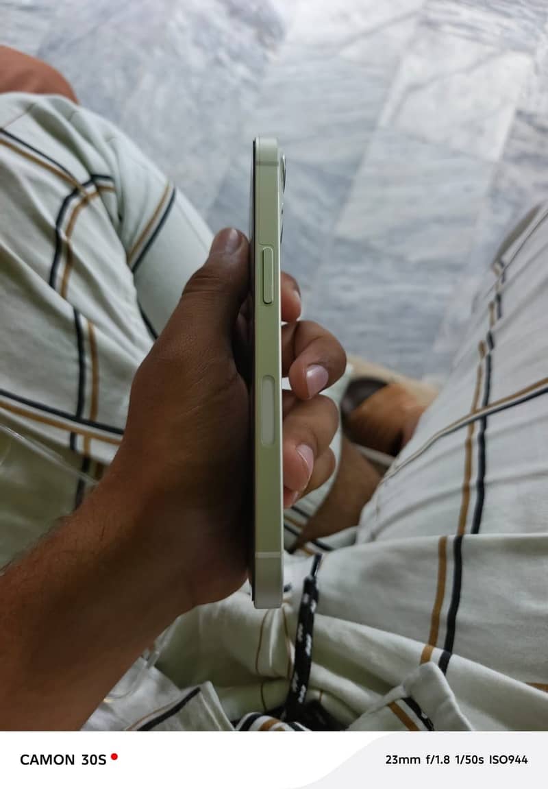 Apple iPhone 13 5