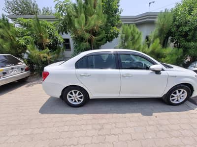 Toyota Corolla Axio 2013