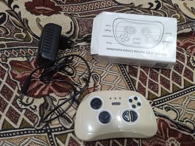 kidrs car remort control + remort k bgr b use Kar sakty hain
