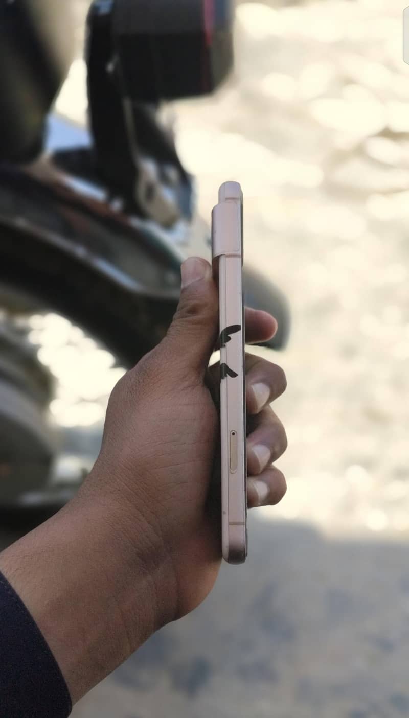Google Pixel 8 4