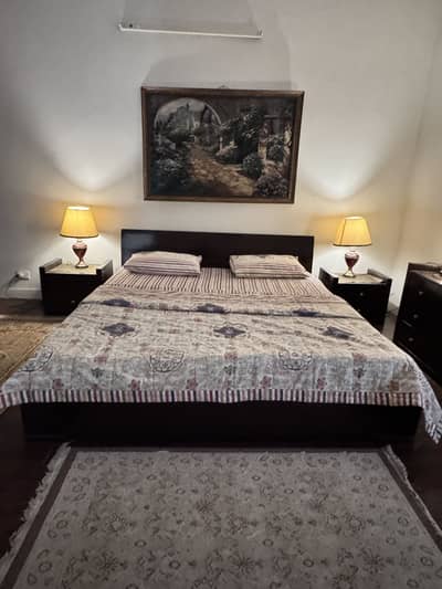 Bed set with side tables and dressing table
