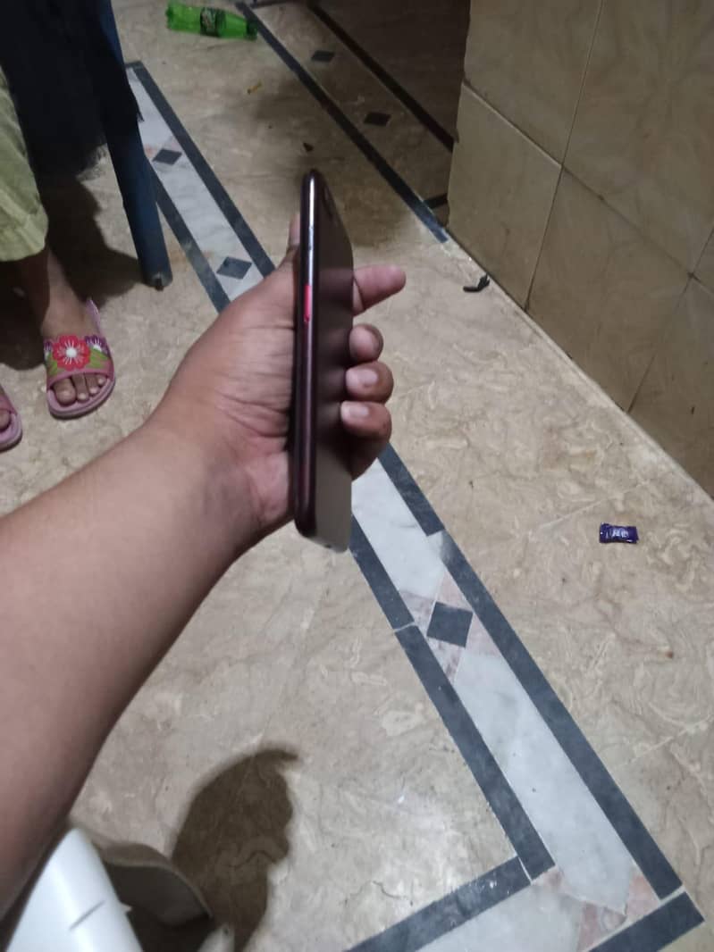 Apple iPhone 8 Plus 0