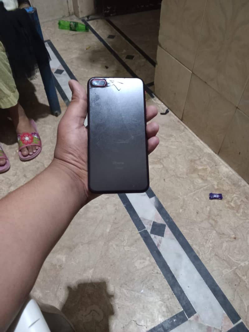 Apple iPhone 8 Plus 1