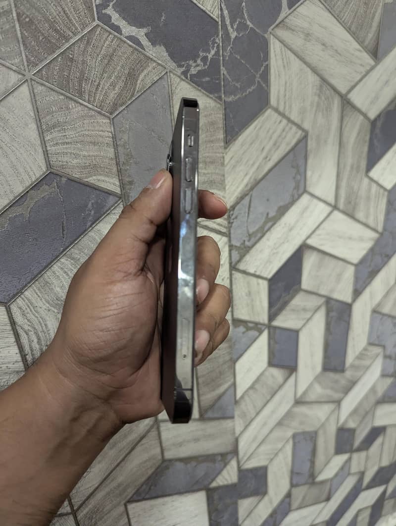 Apple iPhone 12 Pro 3